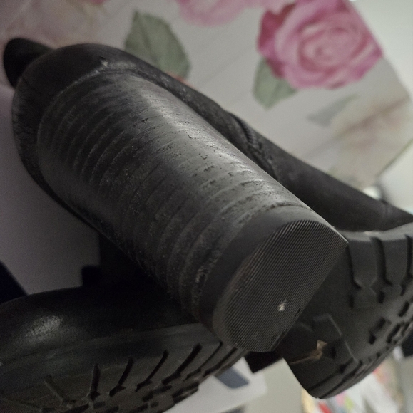 Clarks 3 inch Stacked Heel Suede Boot - USED - Picture 13 of 15